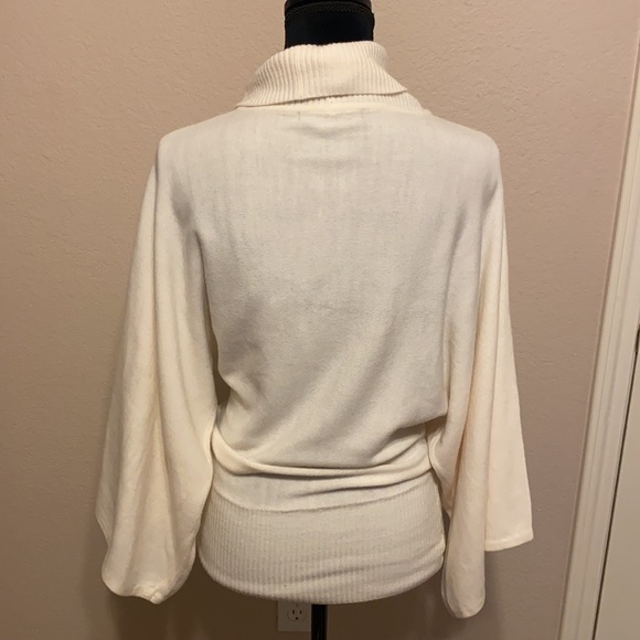 ❤️2 for $10 White Oversized Sleeve Top - Picture 2 of 9